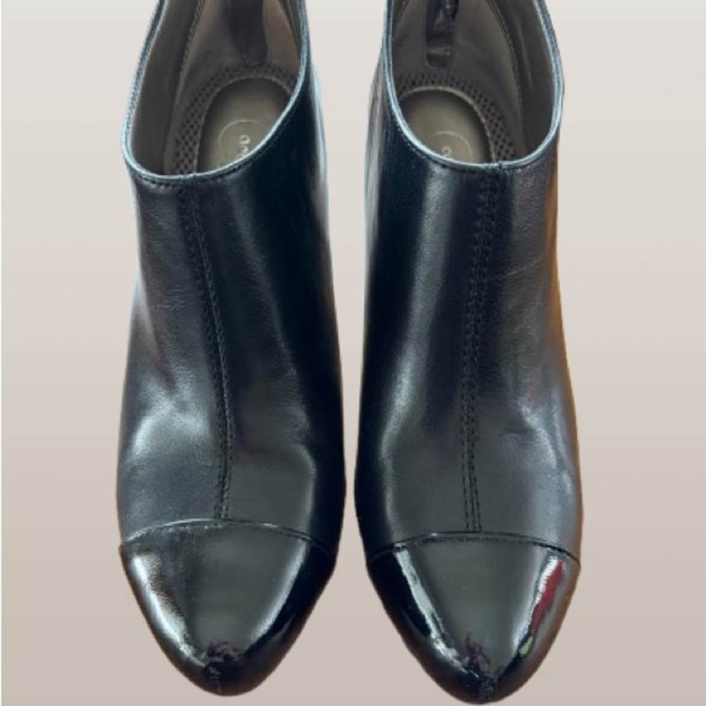 Easy Spirit Glossy Black Ankle Boots